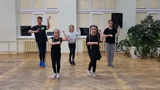 Zumba kids - "Wendsday dance" - Bloody Mary - Lady Gaga (speed up)