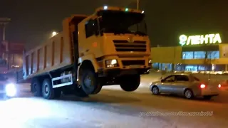 Подборка перегруженных грузовиков #4 (На дыбы)