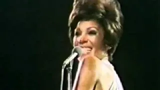 Shirley Bassey - Goldfinger (Live Royal Albert Hall)