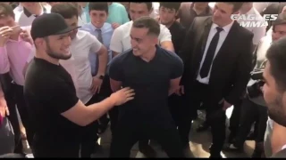 Хабиб Нурмагомедов дает мастер-класс. здесь полный фильм MMA-Fighter punch an who asked for it.