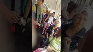 Бабка драка в автобусе двух бабулей!