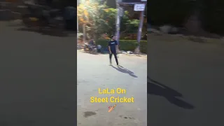 Shahid Afridi on street cricket? 🏏 just chilling 😎 #viral #shorts #youtubeshorts
