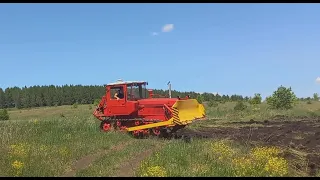 ДТ-75 Ровняем полевые дороги.