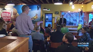 Wyden discusses craft-beer regulations with local brewers