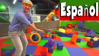 Blippi Español Jugando en el Patio de Juegos | Aprende Sobre Colores y Músculos para Niños