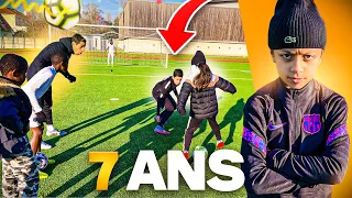 MA SOEUR DE 7 ANS DRIBBLE DES JEUNES AU FOOT ! ( elle progresse)