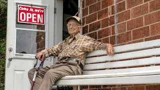 Why this Albertan decided to stay put in this prairie ghost town