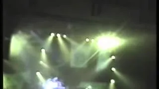 Blink 182 - 03 - Violence (Live From Point Theatre Dublin 16-12-2004)