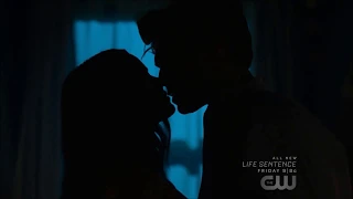 Riverdale 2x20 Archie e Veronica dormem juntos - Legendado