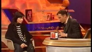Björk - Cocoon (live) Interview with Johnny Vaughan