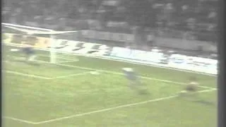 1992 (December 9) PSV Eindhoven (Holland) 1-AC Milan (Italy) 2 (Champions League)-Group Phase.mpg