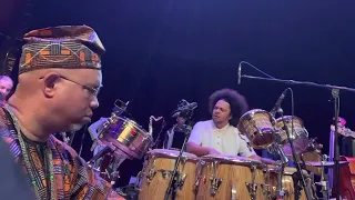 Chucho Valdés y La creación, Roberto Vizcaino Jr congas Solo