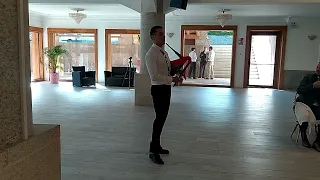 A Rianxeira & Muñeira de Chantada en directo, interpretada en una boda por Jorge Galité