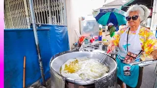 THAI STREET FOOD in Hua Hin | 60+ years KLUAI TOD + Delicious Green CURRY