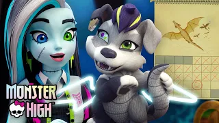 Frankie Discovers Watzie is Part Dragon! | Monster High