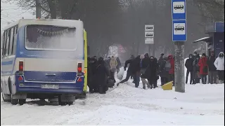 Снігопад у Львові - випало понад 30 см снігу: як справляються комунальники і спецтехніка / включення