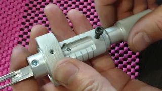 Installation of the manipulator in the Mul-t-lock tool.