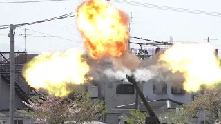 親父も大興奮！ 耳を塞いでください！ 内臓に響く 大砲射撃  / 2017 信太山駐屯地 創立60周年記念行事 訓練展示 FH-70 空砲射撃