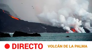 Sigue la caída de LAVA del volcán de LA PALMA al MAR cerca de TAZACORTE | RTVE Noticias