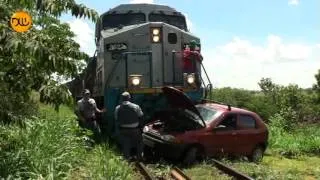 Trem arrasta carro por 500 metros em Rio Preto