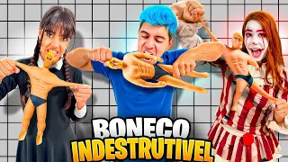 O PRIMEIRO A DESTRUIR O SEU BONECO INDESTRUTÍVEL, VENCE!! DEU MUITO RUIM!!