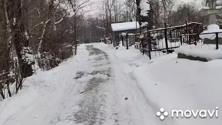 Дорога через кладбище. Сокращаю путь домой.