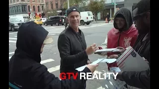 Chad Smith of RHCP signing autographs on GTV Reality