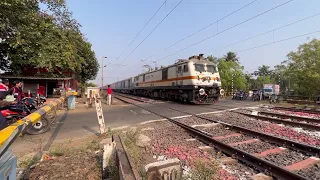 Dangerous Stormy Howrah Rajdhani Express Extremely Furious Moving Throughout At Railgate