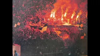 La magica Curva Filadelfia al vecchio Stadio comunale di Torino anni 80 e l'inno Juve di allora