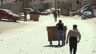 صدامات عنيفة بين شبان فلسطينيين وجنود اسرائيليين في رام الله