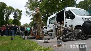 Вибухотехніки та кінологи поліції Полтавщини провели тренінг з мінної безпеки для студентів