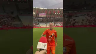 MC Daniel faz gol pra Mel Maia