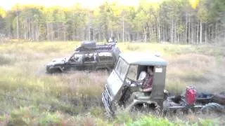 Jeep fastnar i lera