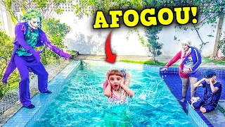 A FILHA DA ARLEQUINA SE AFOGOU NA PISCINA E O CORINGA SALVOU A ARLEQUININHA -  FAMÍLIA ROCHA