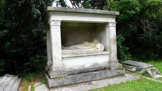 Topsham Cemetery, Exeter, Devon, UK, Walking and exploring the memorials in the graveyard.