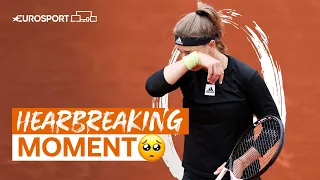 Tearful Karolina Muchova has to retire through injury | 2022 French Open | Eurosport