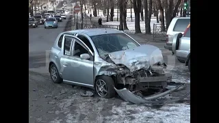 Таксист устроил опасное ДТП в Центральном районе Хабаровска. Mestoprotv
