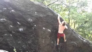 Bouldering : Central Park NYC : Worthless Boulder : Boomboxer