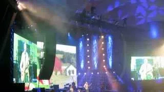 Pete Seeger at FarmAid, 9/21/13, at SPAC, performs "If I Had a Hammer"