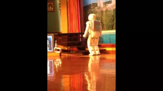 Disneyland: ASIMO Robot Climbs Stairs