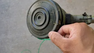 Greenworks 60v String Trimmer.   How to Load / Refill trimmer line.