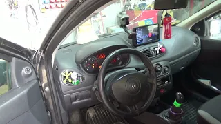 Renault Clio і Jeep Compass на ремонті