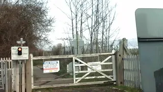 *Broken Yodal Alarm and 2-Tone* Cut throat level crossing.Essex,England