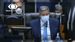 CPI da Covid: senadores entregam relatório final a autoridades