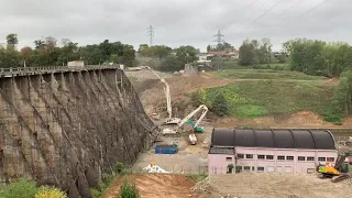 The biggest crane in France demolishes dam