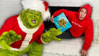 Hide N Seek Vs The Grinch! *if found, steals present*