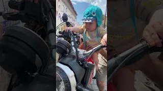 Младенец за рулем мотоцикла. Карапузик оседлал байк.