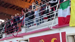 Le contestazioni dei tifosi del Sulmona al termine della partita persa con L’Aquila per 5a0