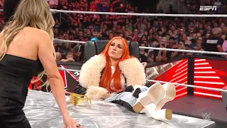 Becky Lynch Vs Trish Stratus firma de Contrato - WWE RAW 22 de Mayo 2023 Español Latino