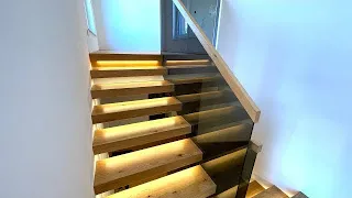 Diese einzigartige Kragarmtreppe aus Eichenstufen ist ein wahres Meisterwerk,